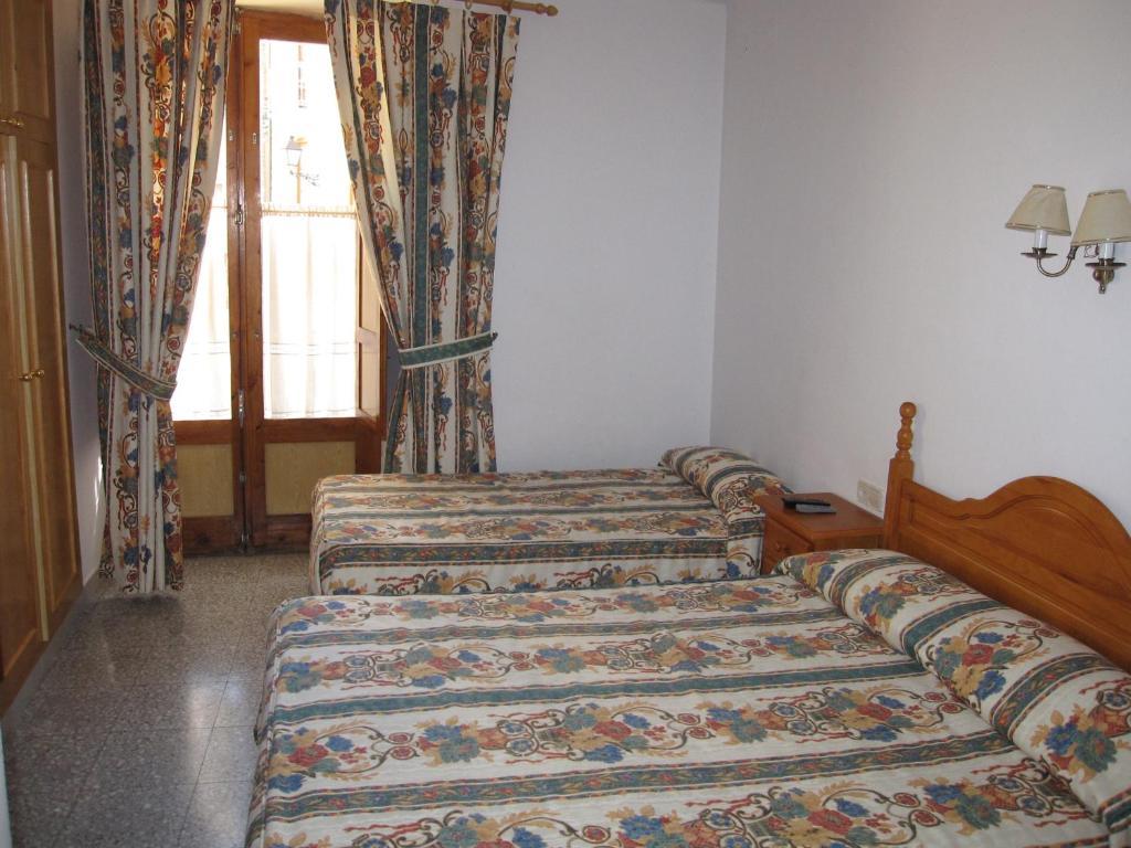 Fonda Agusti Otel Esterri d'Àneu Oda fotoğraf